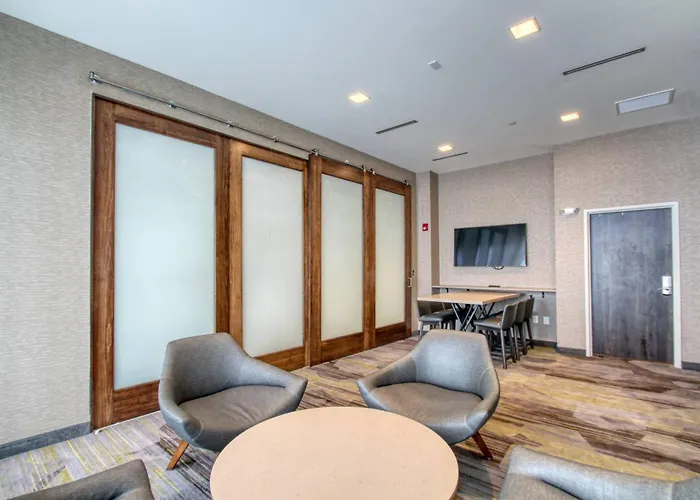 Courtyard By Marriott Fargo